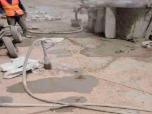 洛南水泥混凝土路面板底注浆技术 路面脱空注浆整治方案