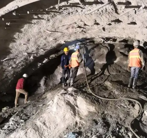 洛南拱顶带模注浆料的施工流程及注意事项